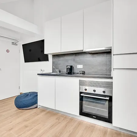 8 - Near Place De Paris Appartement