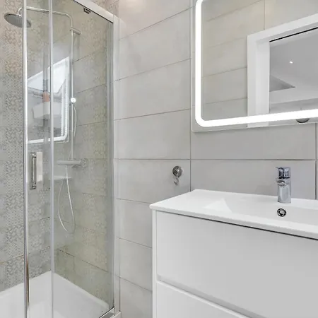 8 - Near Place De Paris Appartement *