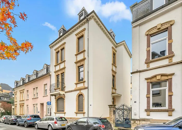 8 - Near Place De Paris *